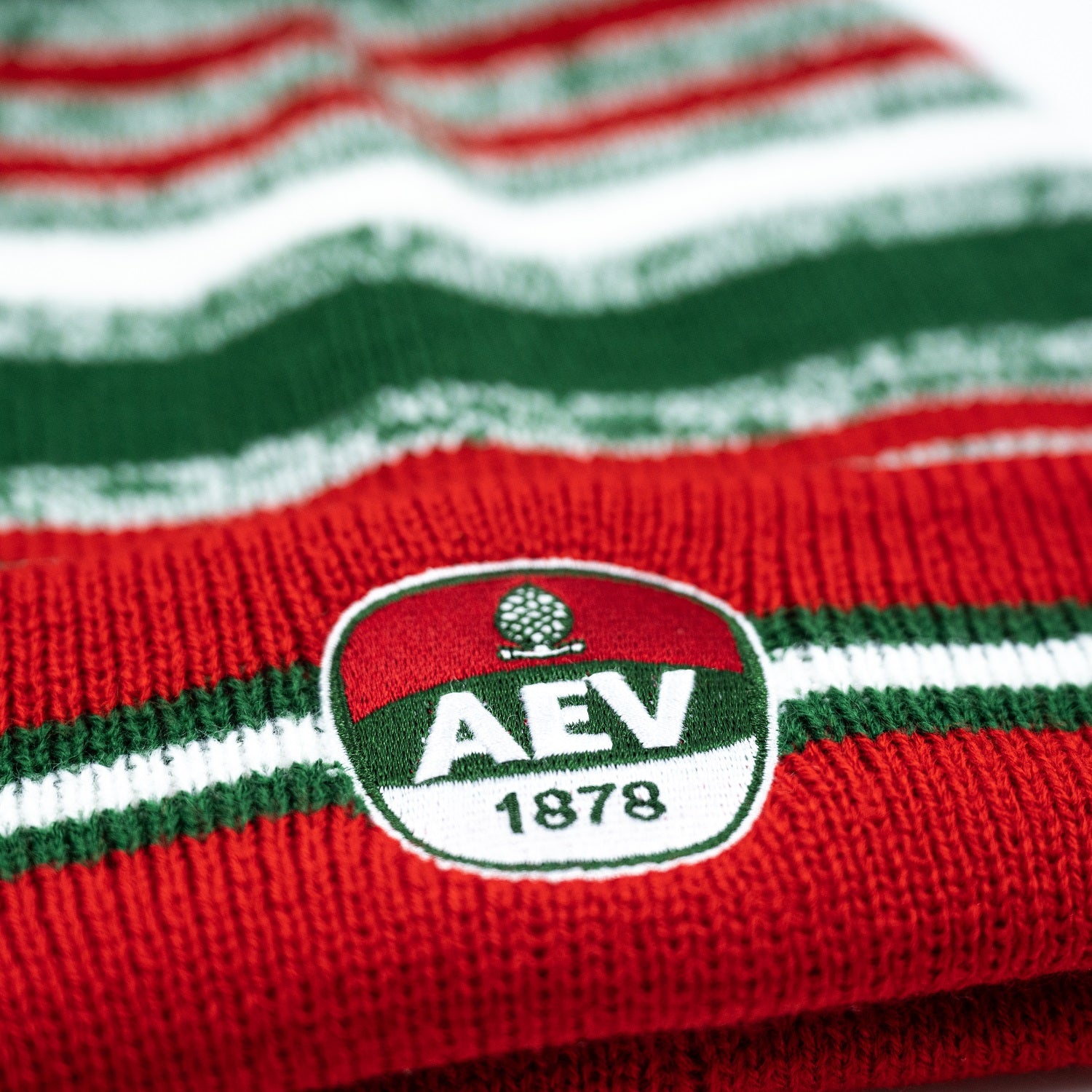 Nahaufnahme: AEV-Logo-Patch 