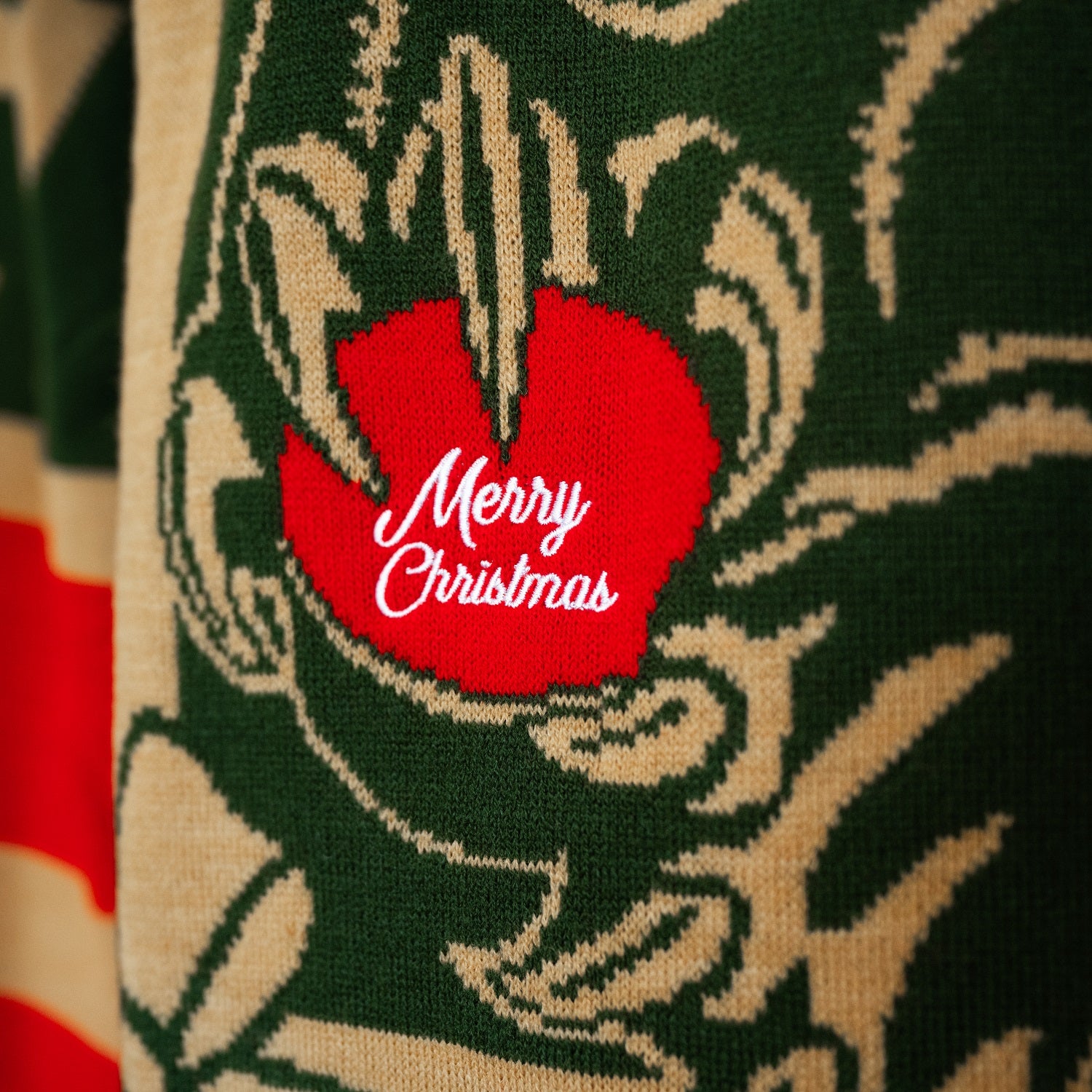 Fokus auf den Puck im Retro-Panther mit Merry-Christmas Schriftzug