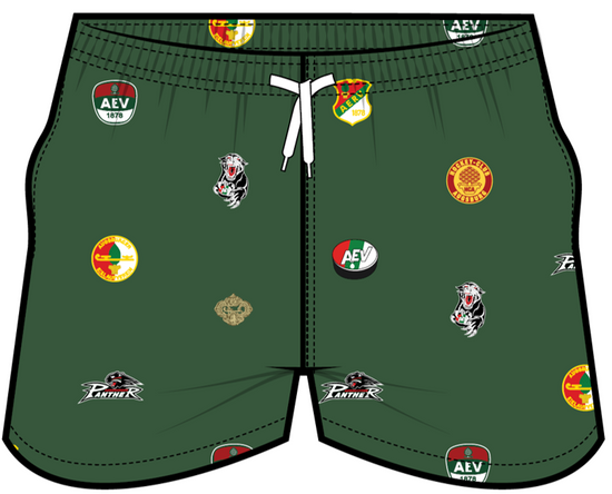 Vorderansicht einer grünen Badeshort mit Ansammlung vieler Logos der Augsburger Eishockeygeschichte
