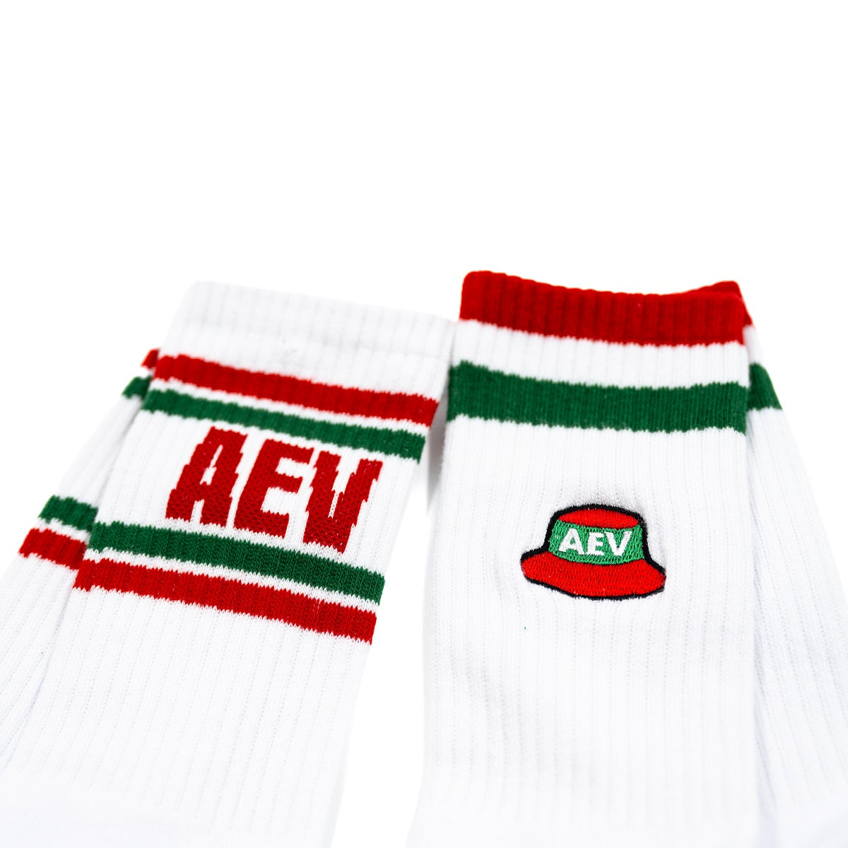 2 weiße Sockenpaare sind abgebildet:
1. Paar: 2 Socken Fischerhut AEV mit roten und grünem Balken
2. Paar: 2 Socken "AEV 1878" mit roten und grünen Balken