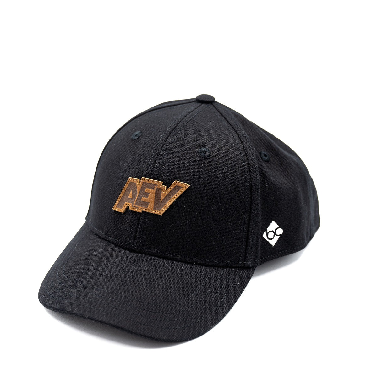 schwarze Cap mit AEV-Stick und Bavarian Caps-Logostick an der Seite