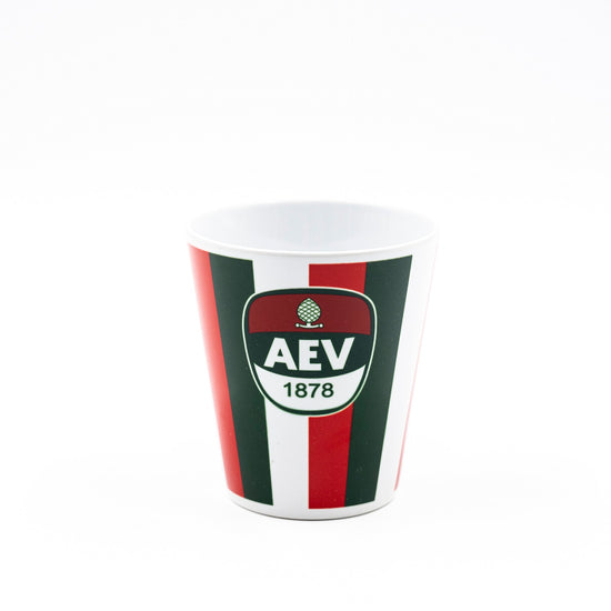 Rot-grün-weiß vertikal gestreifte Tasse mit großem AEV-Logo 
