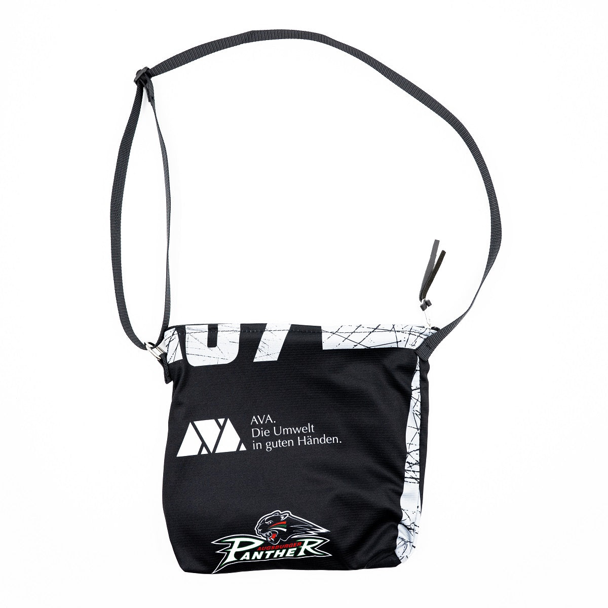 Ansicht der Upcycling Handtasche mit einem verarbeiteten CFS-Trikot aus der Saison 2025-26